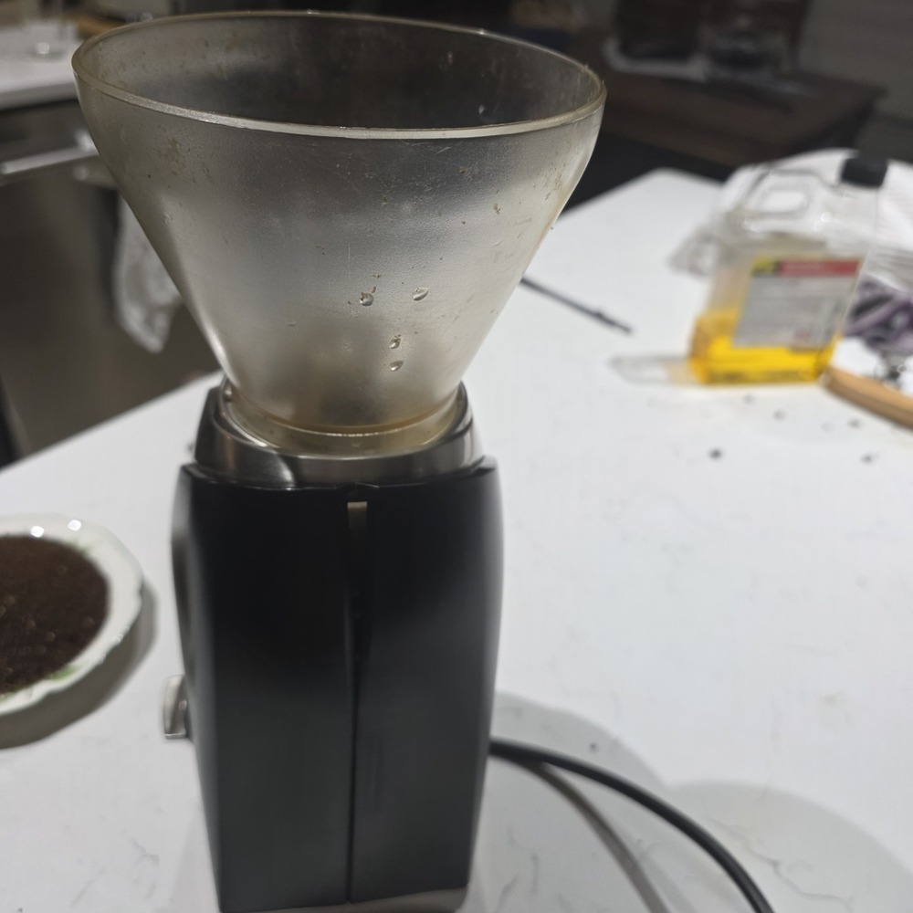 Baratza Virtuoso 585 Conical Burr Coffee Grinder. No lid. Works Good